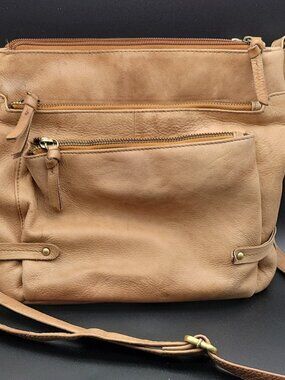 Great American Leather Works tan pebbled crossbody, zip, pockets, Soft, Pen Mark
